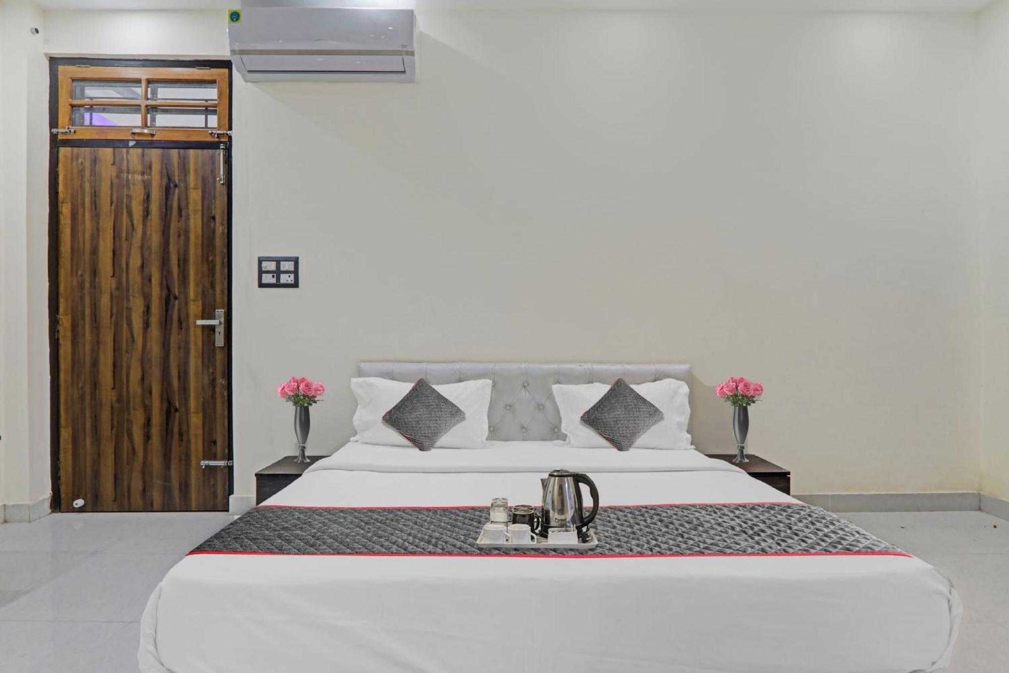 Townhouse Relax Inn Chinhat Buitenkant foto