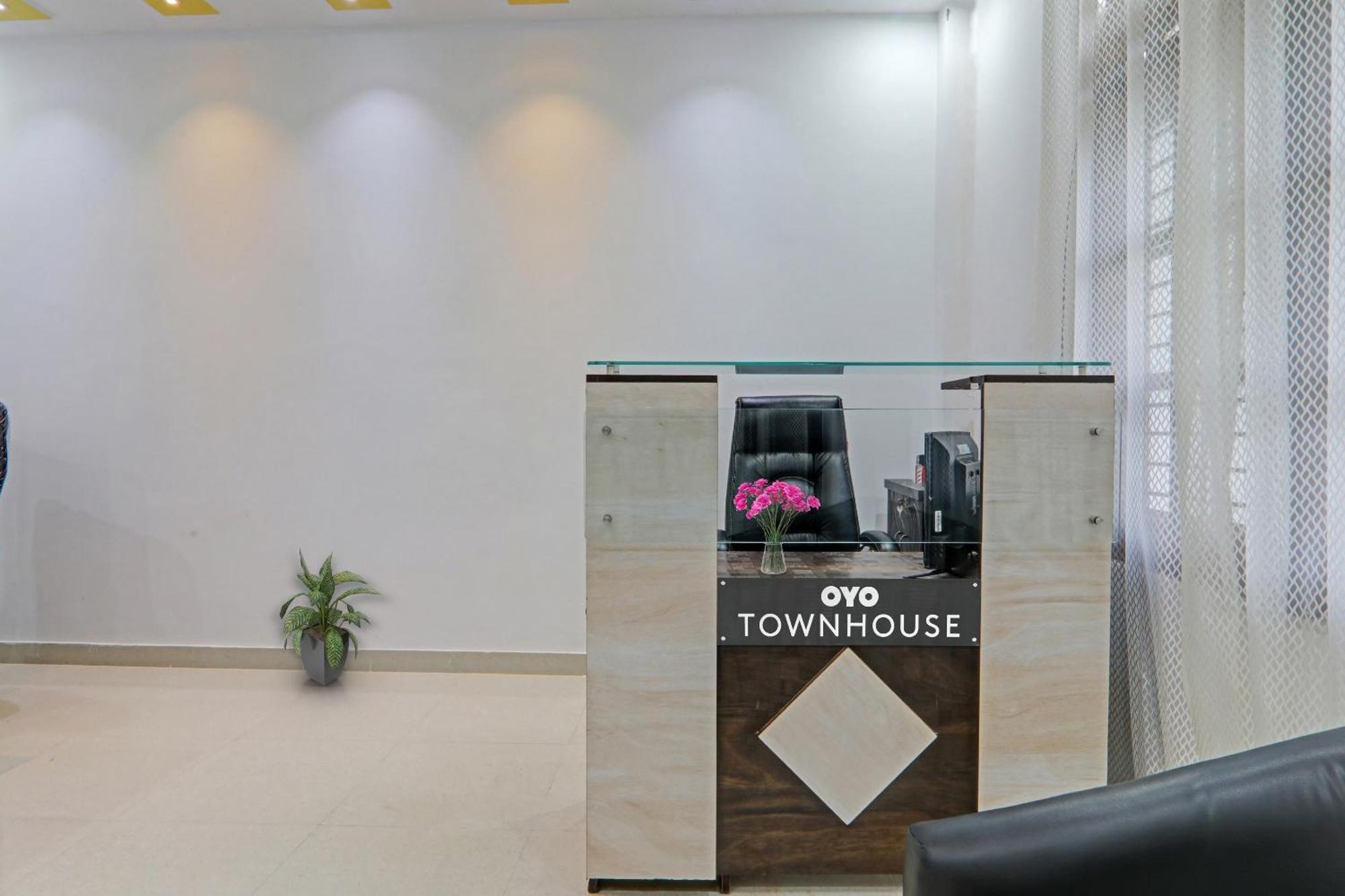 Townhouse Relax Inn Chinhat Buitenkant foto