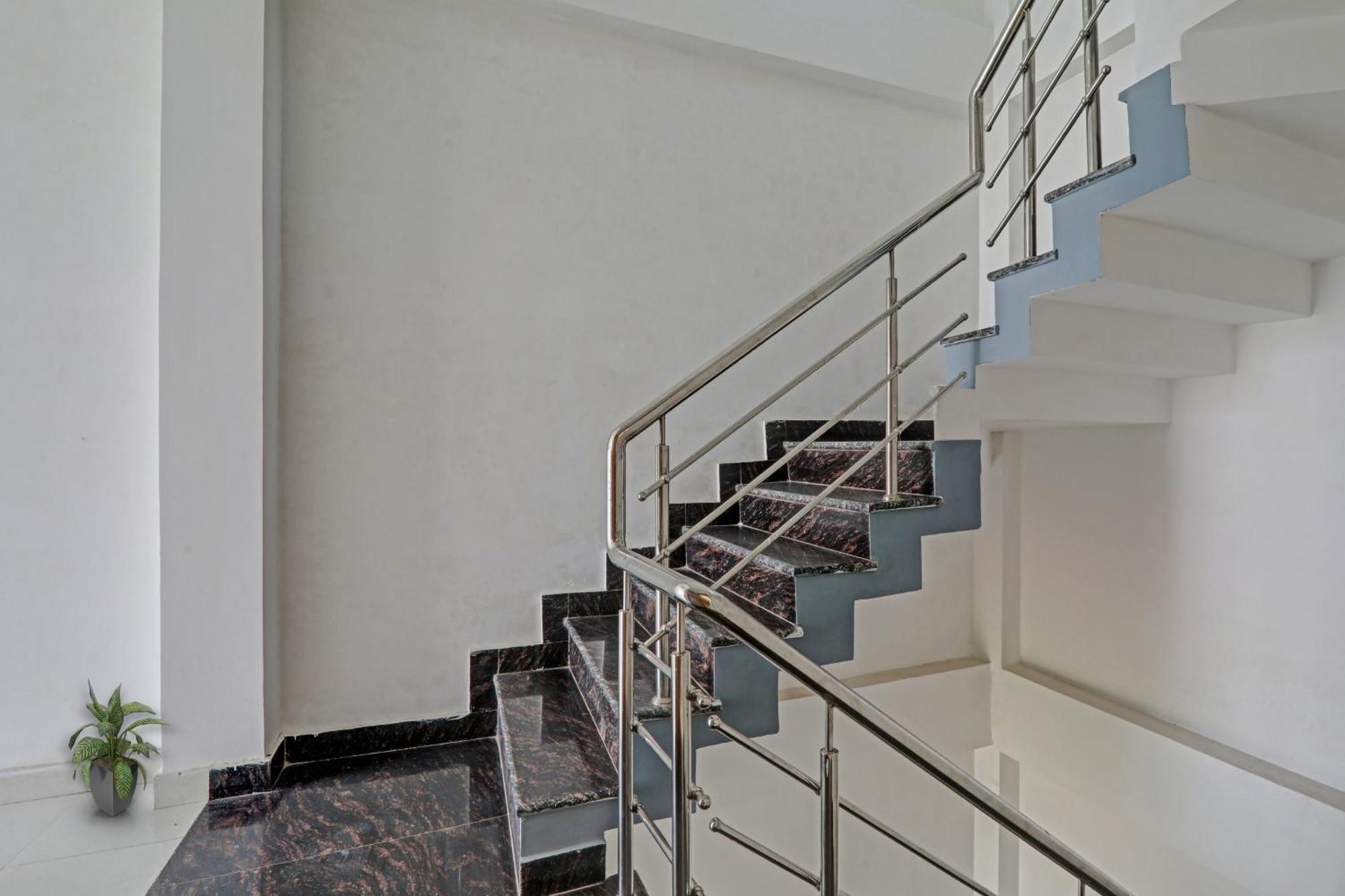 Townhouse Relax Inn Chinhat Buitenkant foto
