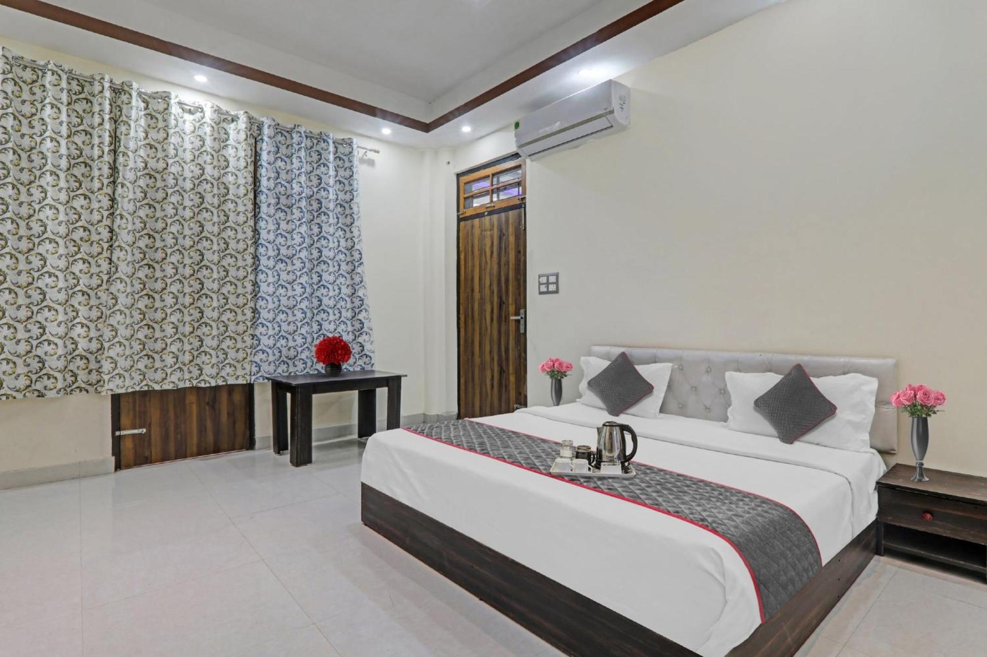 Townhouse Relax Inn Chinhat Buitenkant foto