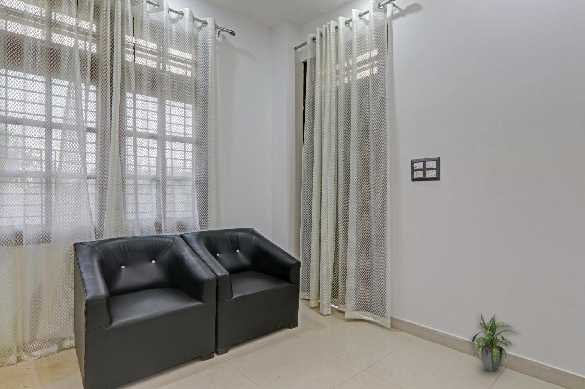 Townhouse Relax Inn Chinhat Buitenkant foto