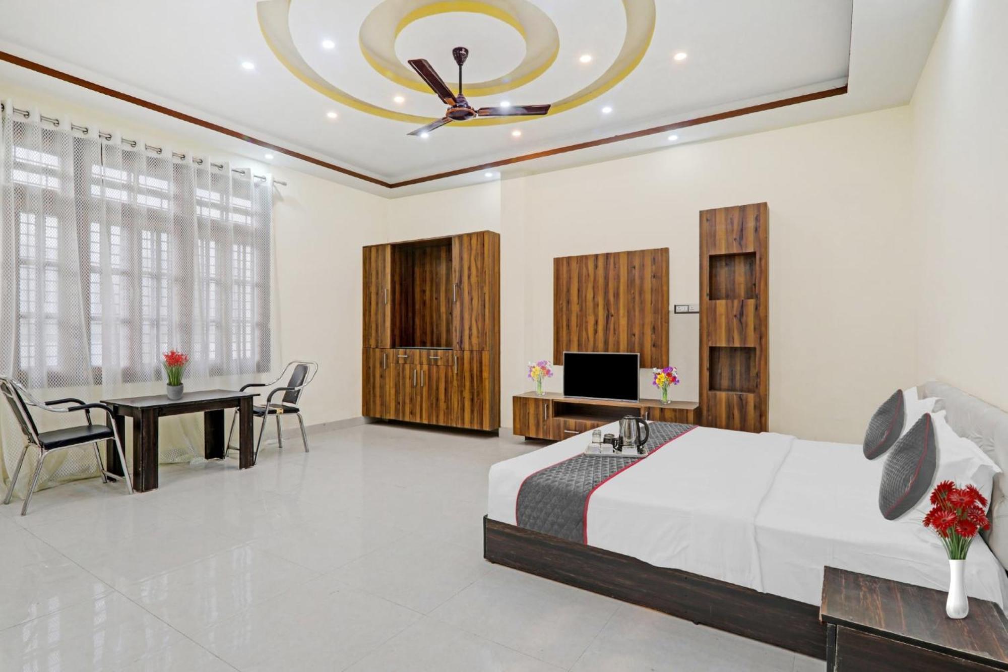 Townhouse Relax Inn Chinhat Buitenkant foto
