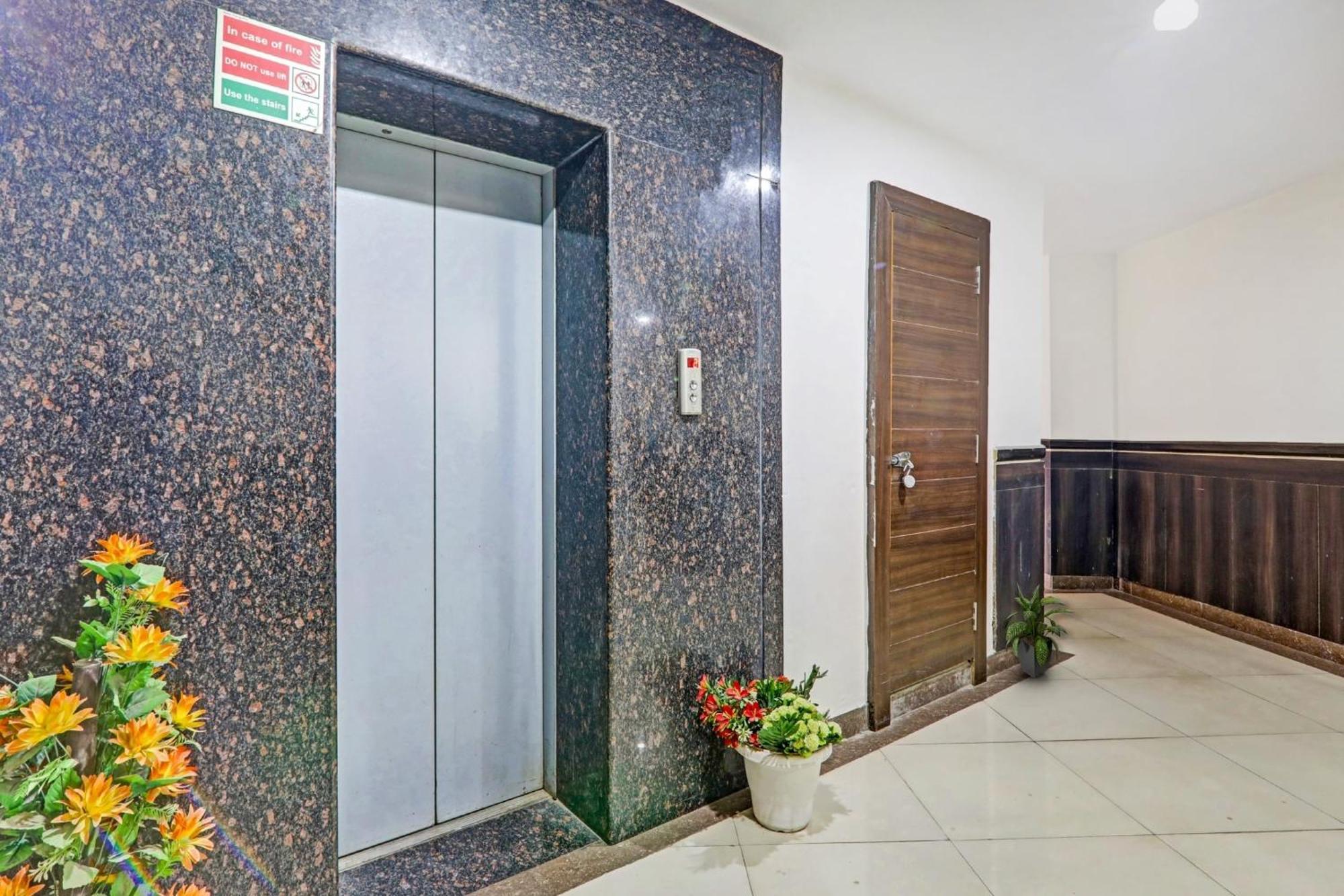 Townhouse Relax Inn Chinhat Buitenkant foto