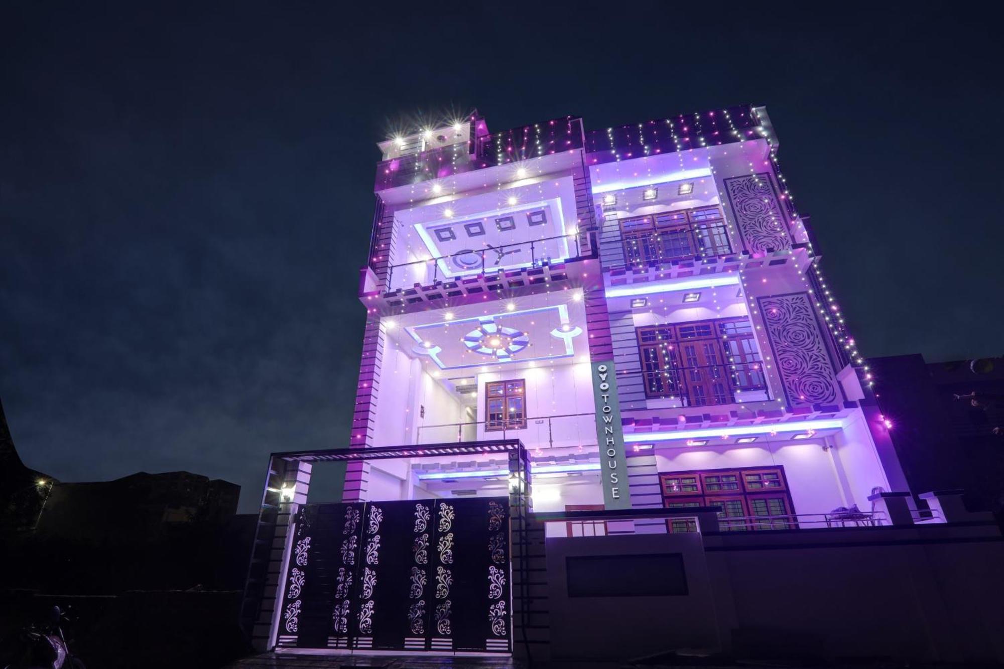 Townhouse Relax Inn Chinhat Buitenkant foto