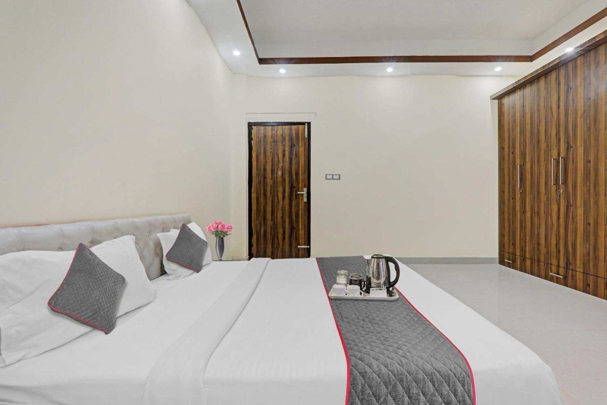Townhouse Relax Inn Chinhat Buitenkant foto