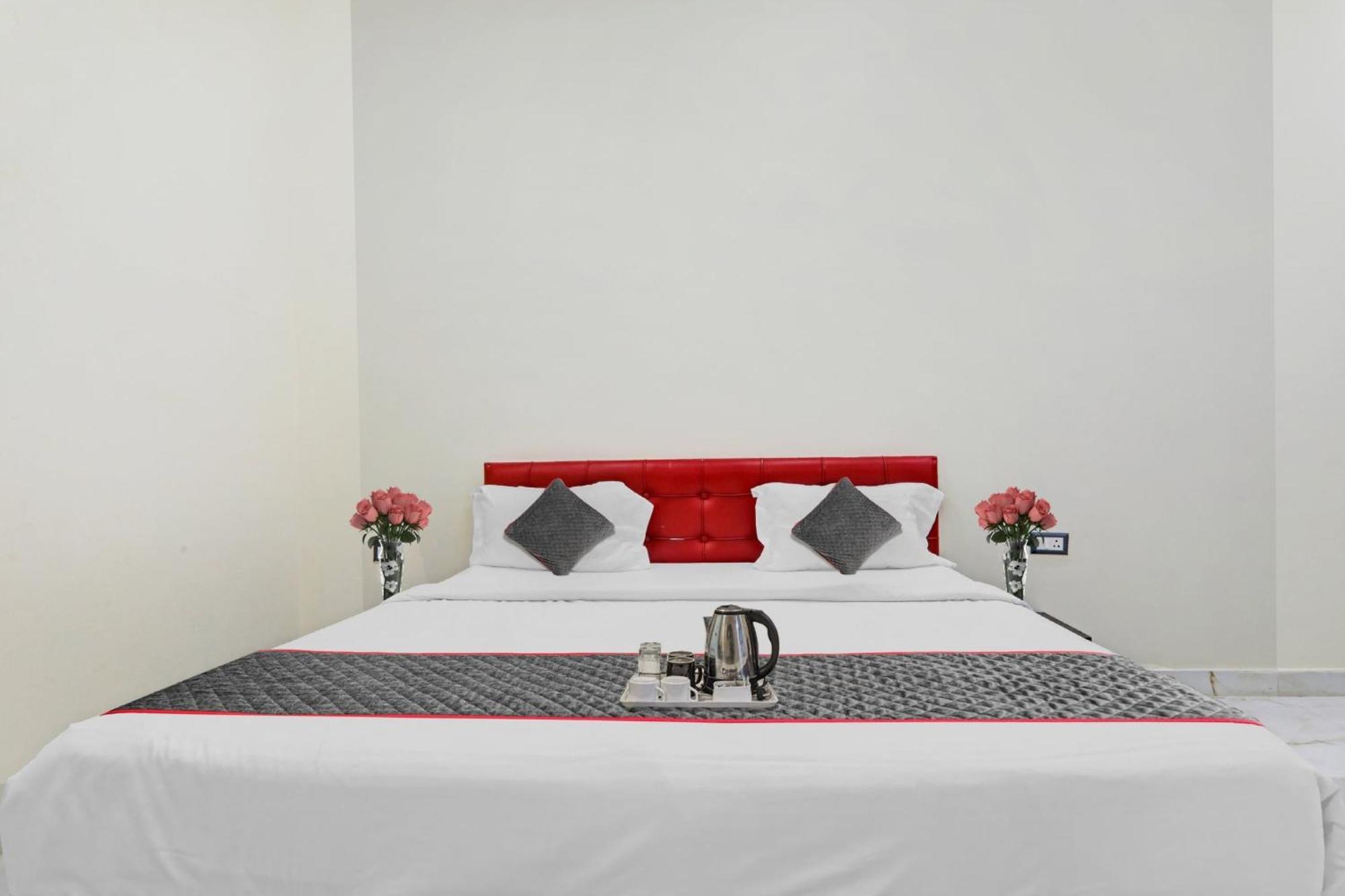 Townhouse Relax Inn Chinhat Buitenkant foto