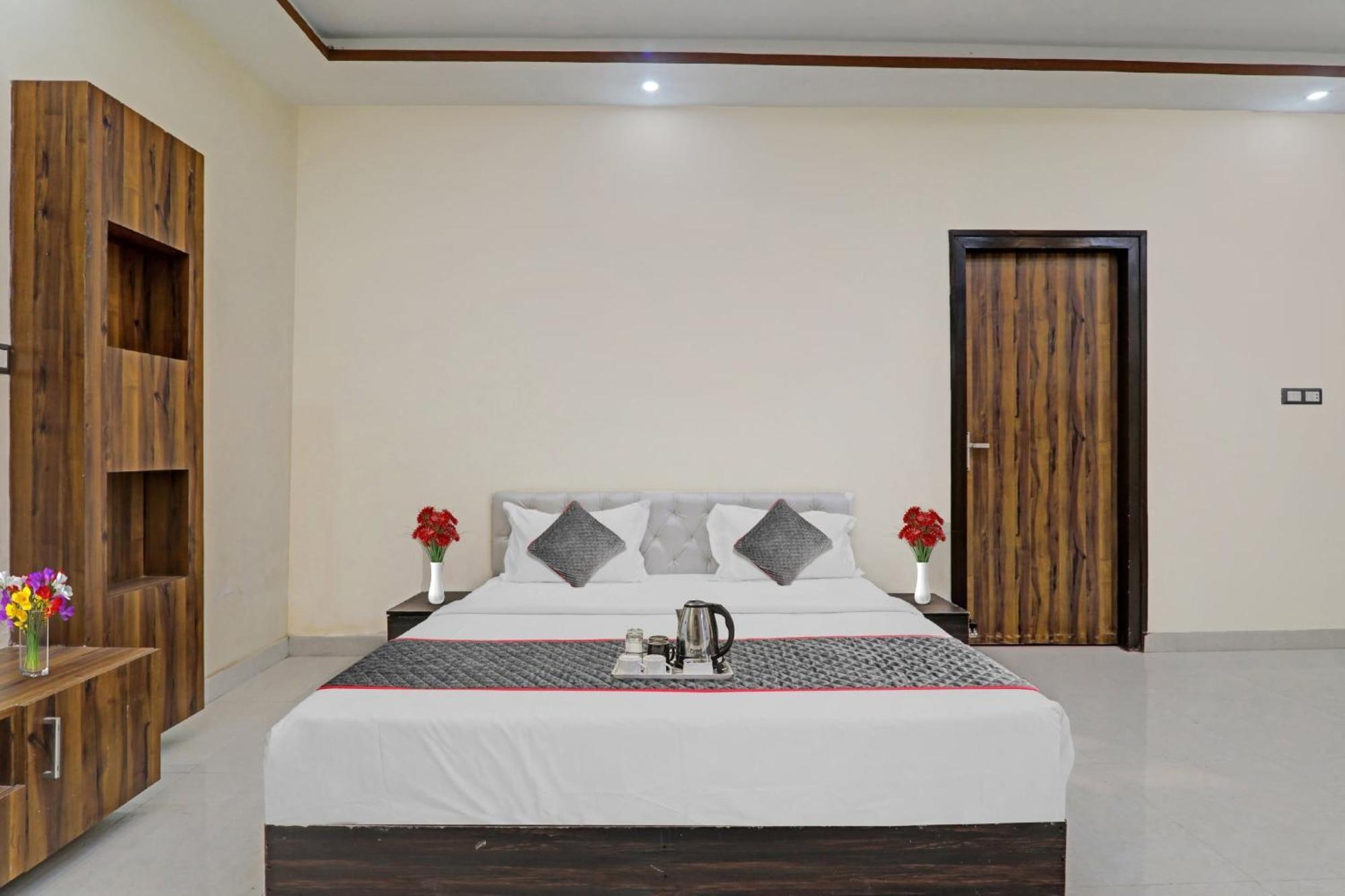 Townhouse Relax Inn Chinhat Buitenkant foto