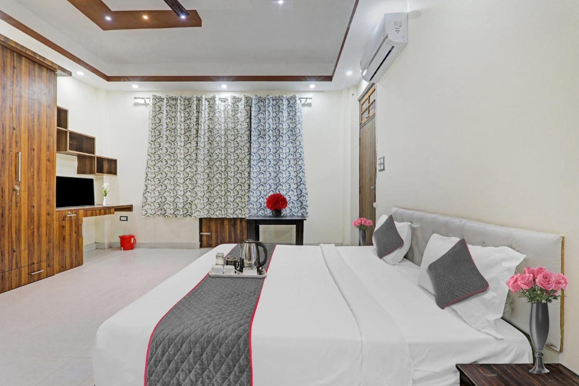 Townhouse Relax Inn Chinhat Buitenkant foto
