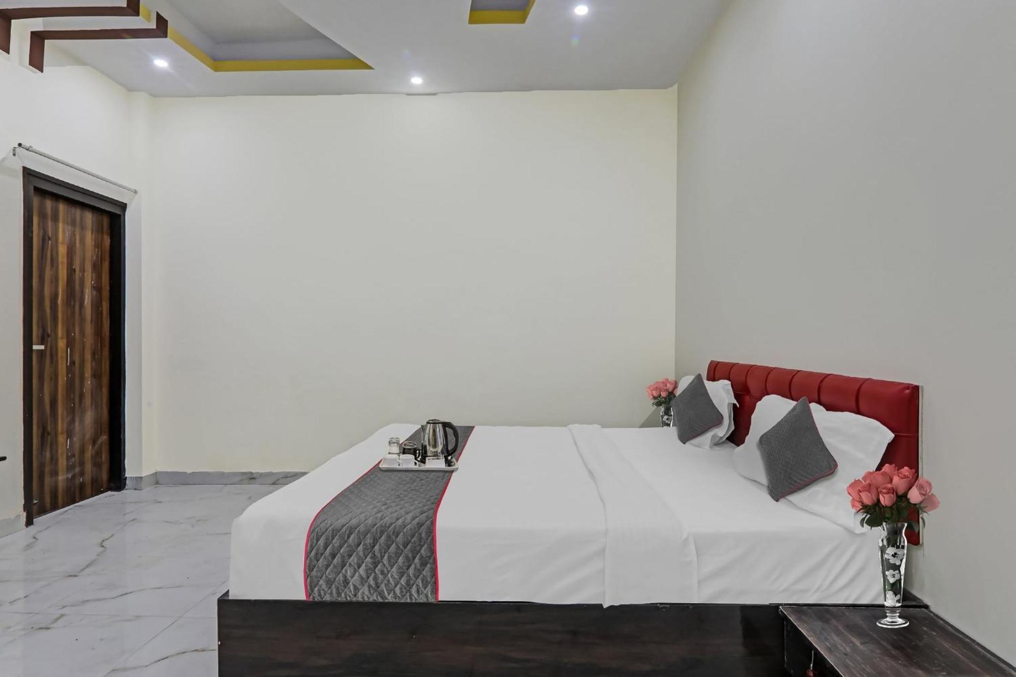 Townhouse Relax Inn Chinhat Buitenkant foto