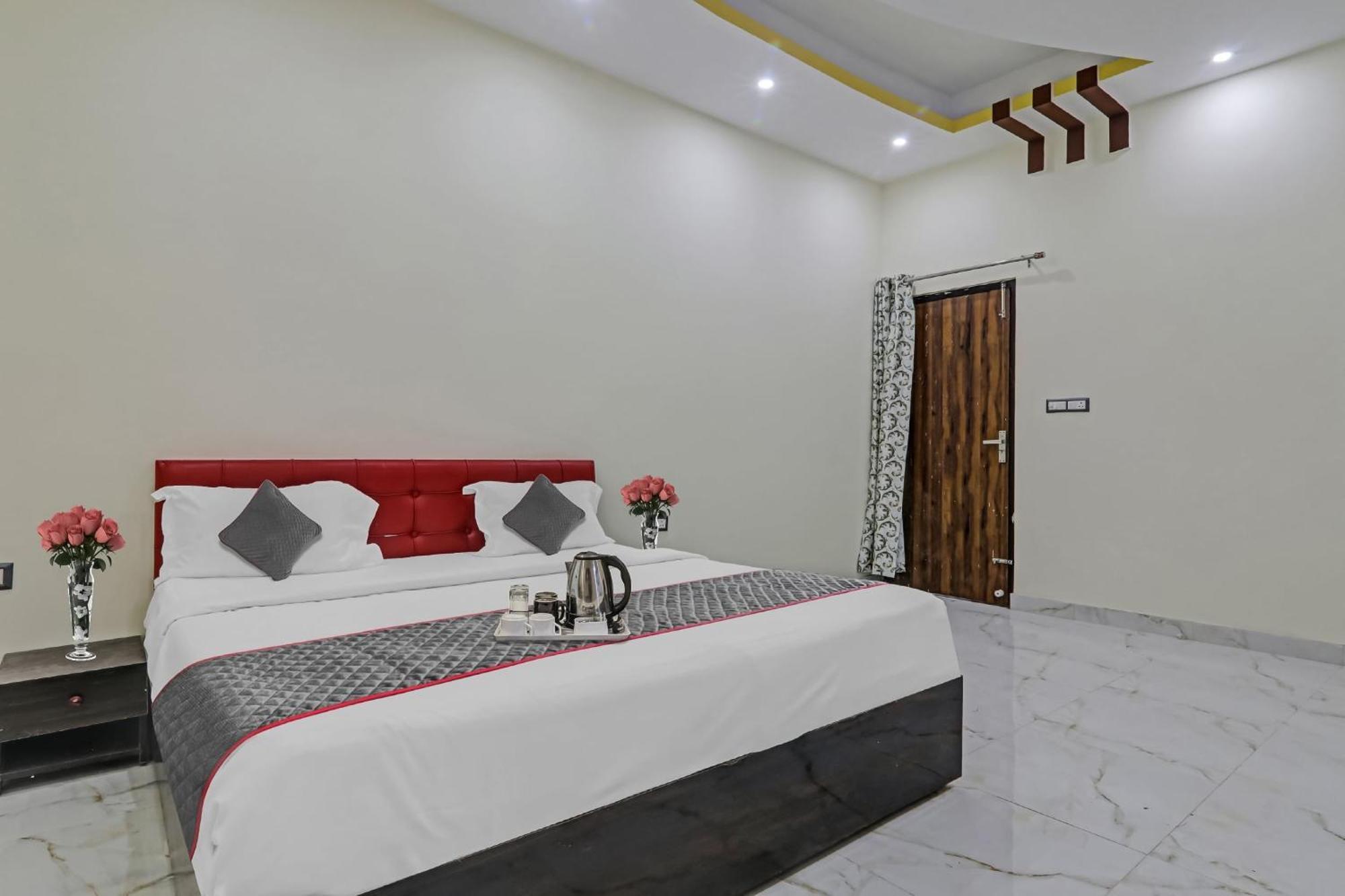 Townhouse Relax Inn Chinhat Buitenkant foto